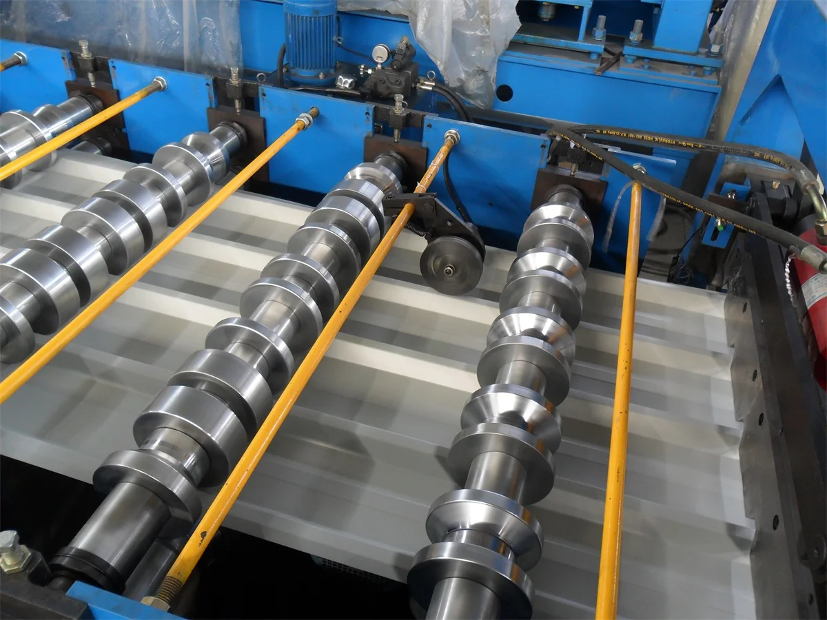 Detailed view of the hardened steel rollers