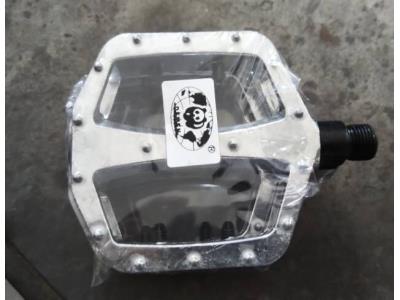 Durable Bicycle Pedal with Metal Studs