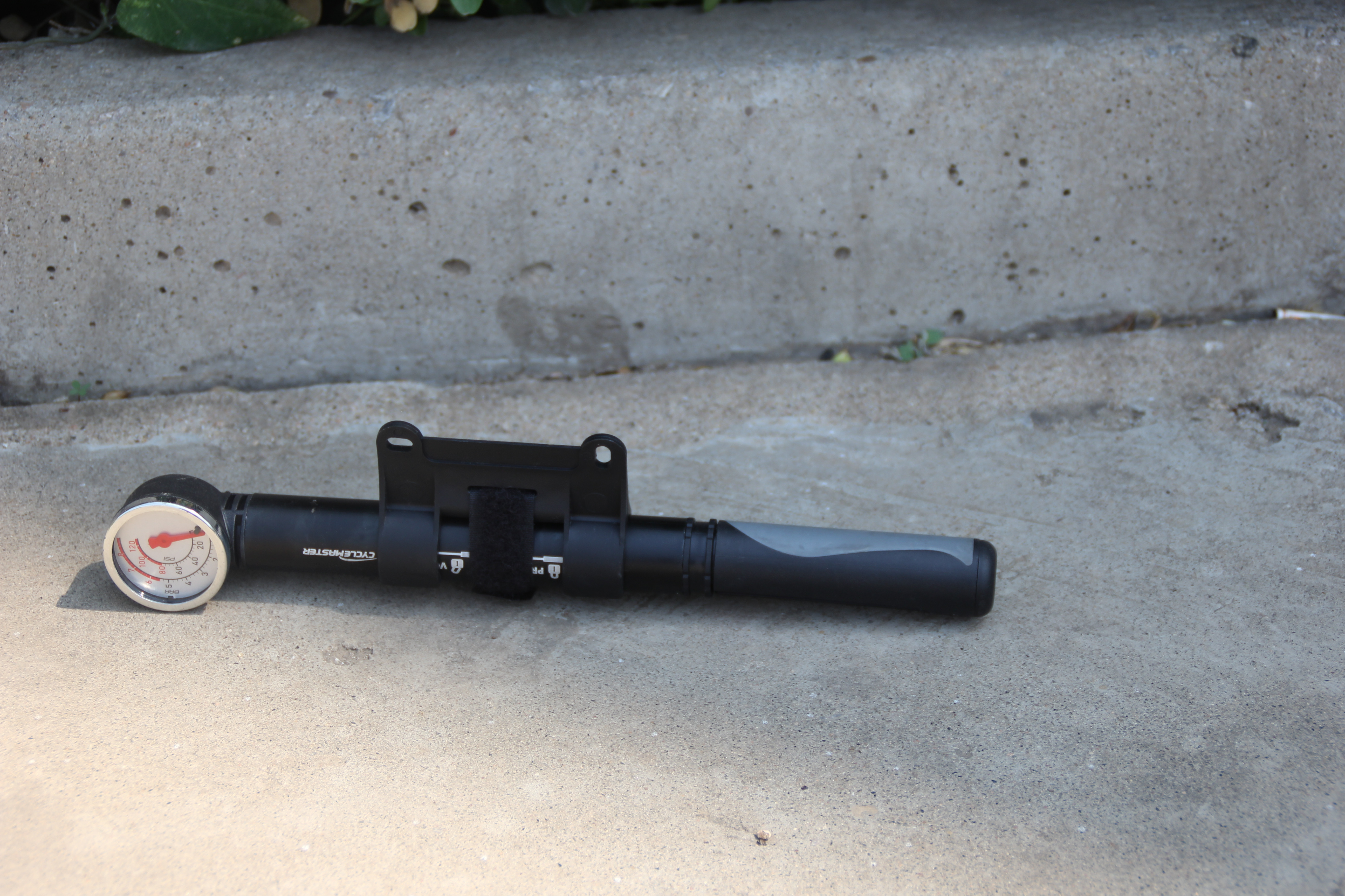 bicycle pump - Image 2