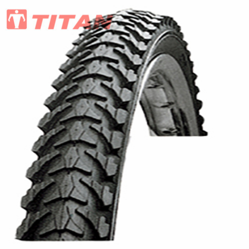 Pneumatic rubber bicycle tyre with aggressive tread pattern