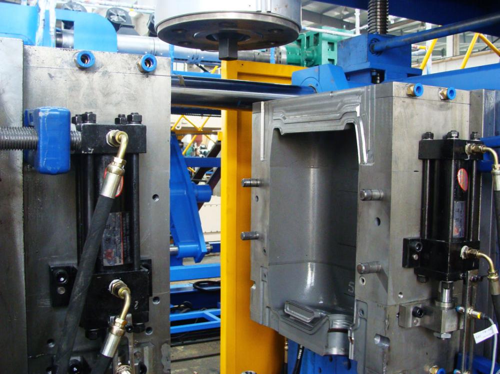 Blow molding machine - Image 2