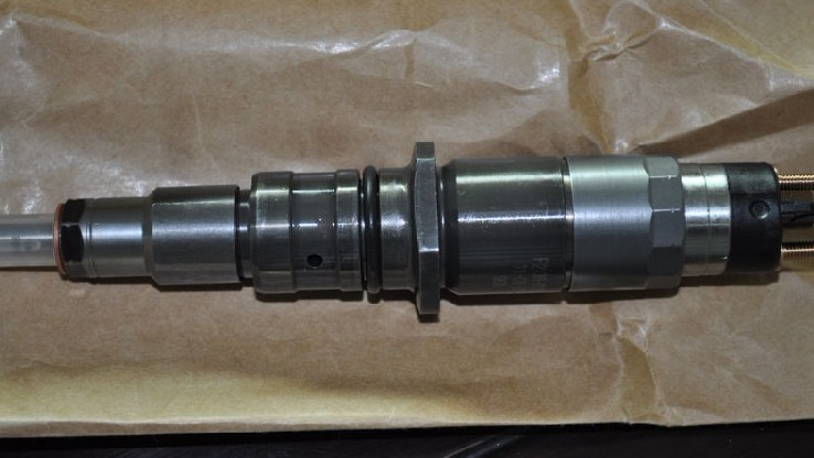 Bosch Original injector 6754 11 3011 used for KOMATSU PC200-8 - Image 3