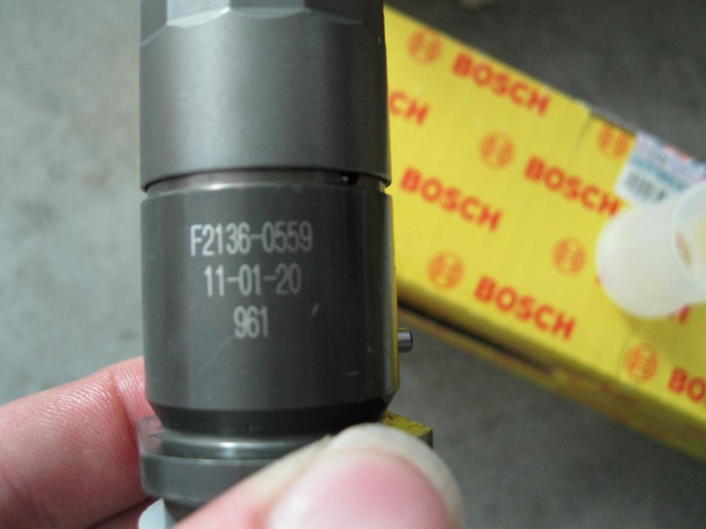 Bosch Original injector 6754 11 3011 used for KOMATSU PC200-8 - Image 2