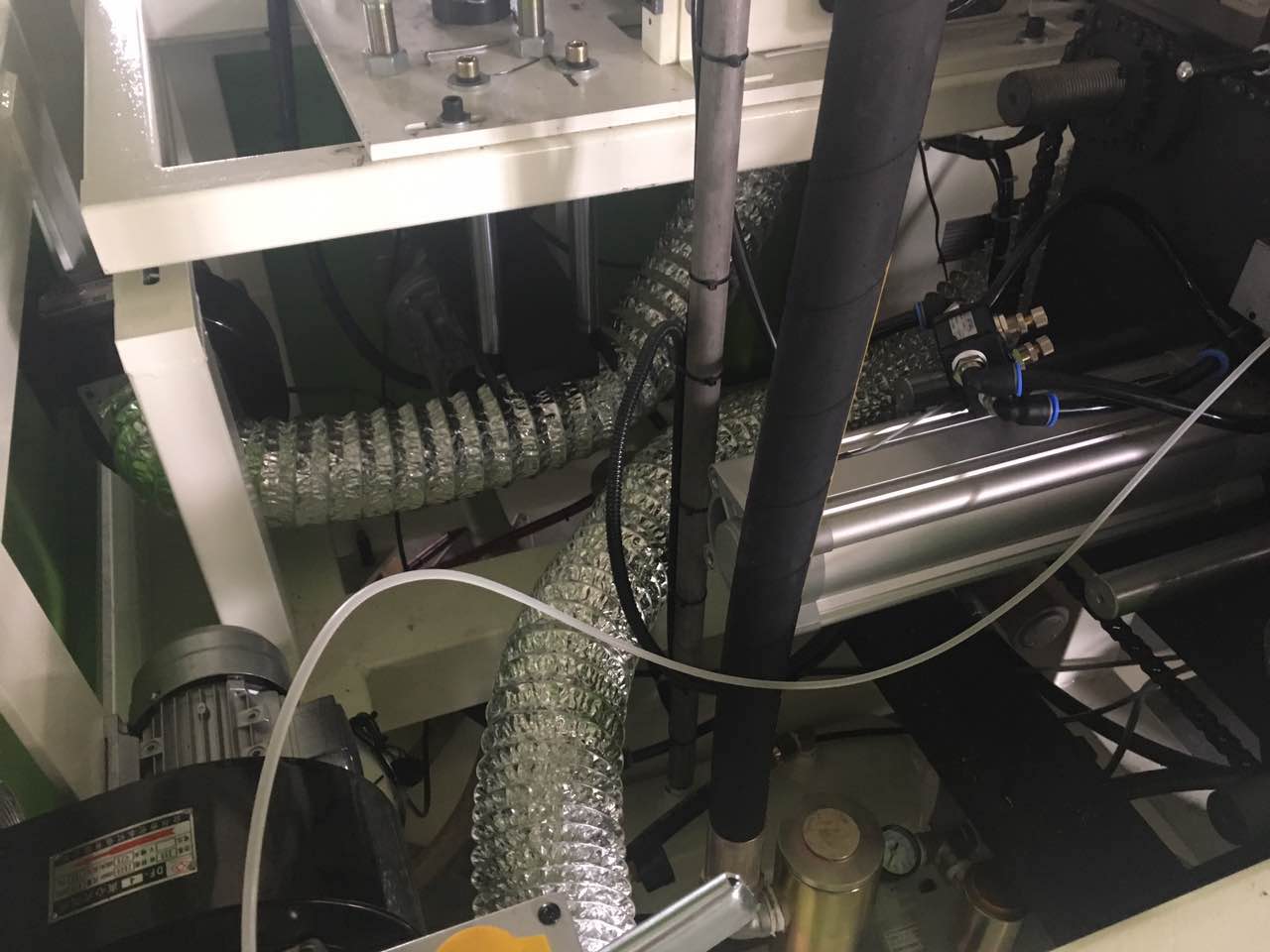 Automated Plastic Bottle Blowing Machine