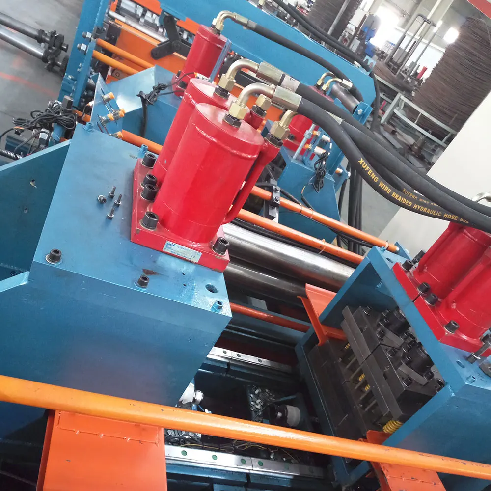 Automated roll forming machine with hydraulic cylinders