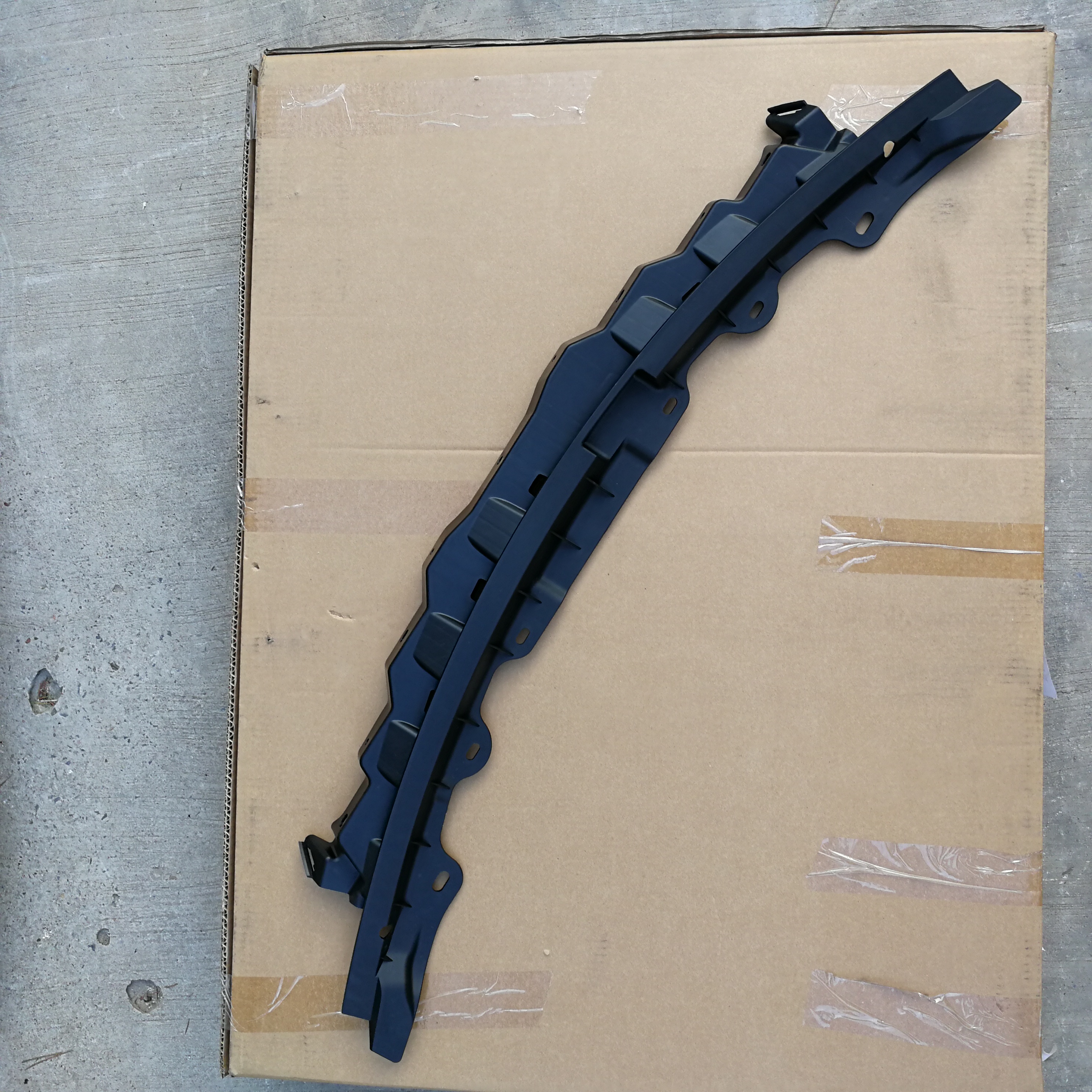Automobile Bumper Mounting Bracket