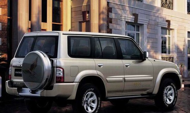 4x4 SUV for On-Road and Off-Road Use