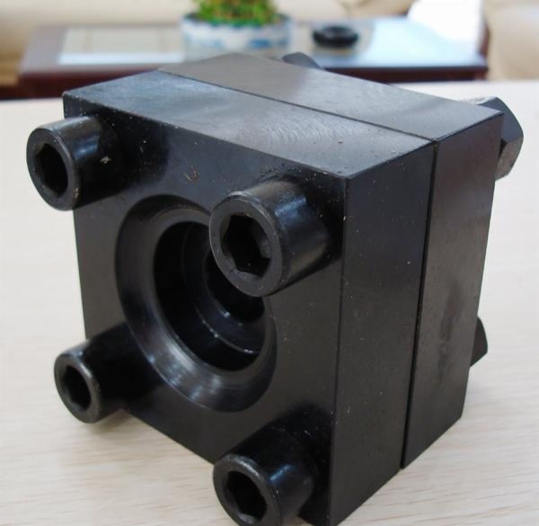 Carbon Steel Square Flange Connector