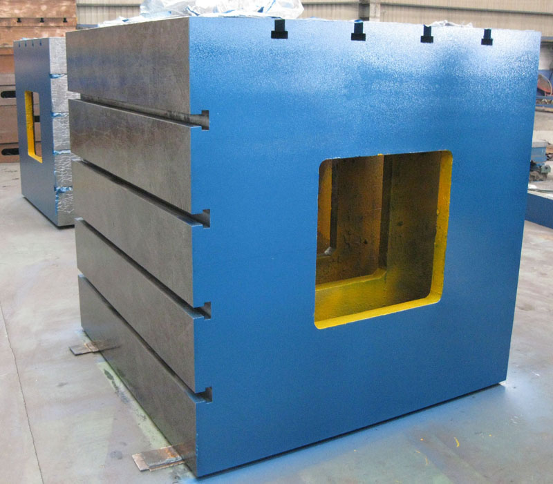 Cast iron square block and tube - Image 3