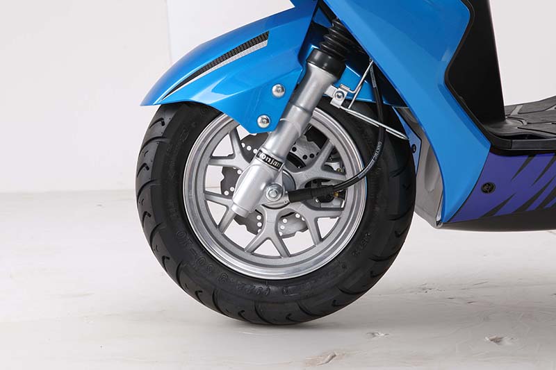 Front suspension and braking assembly detail