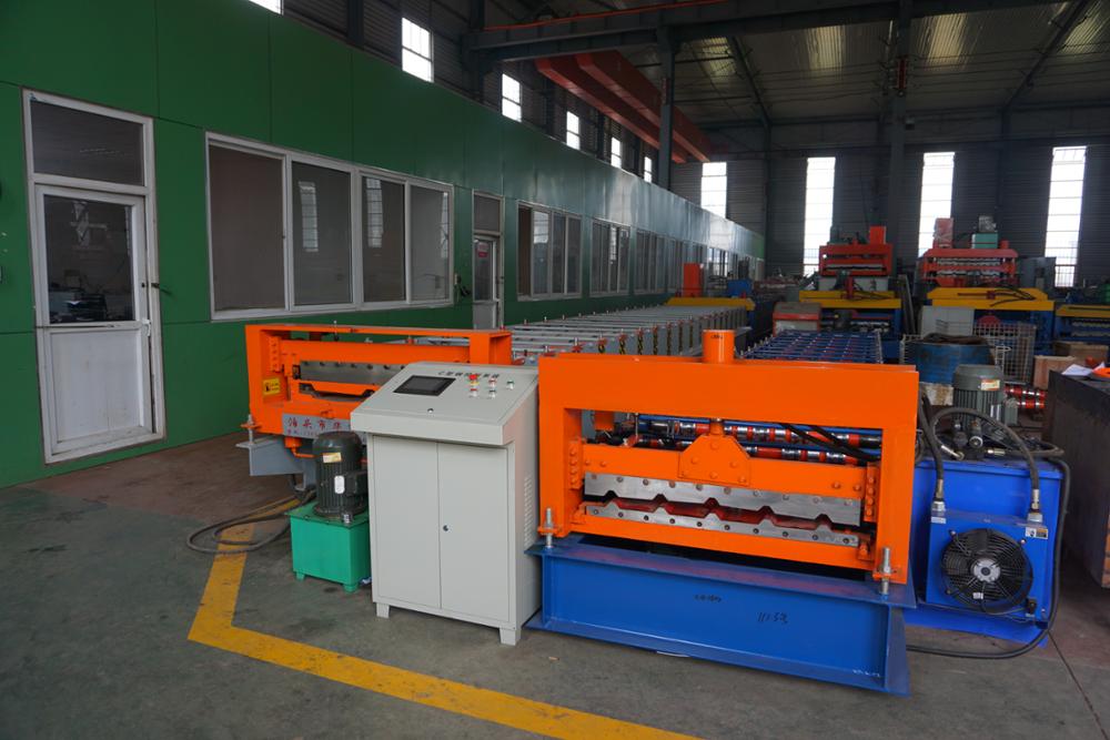 Roll forming machine rollers and hydraulic system