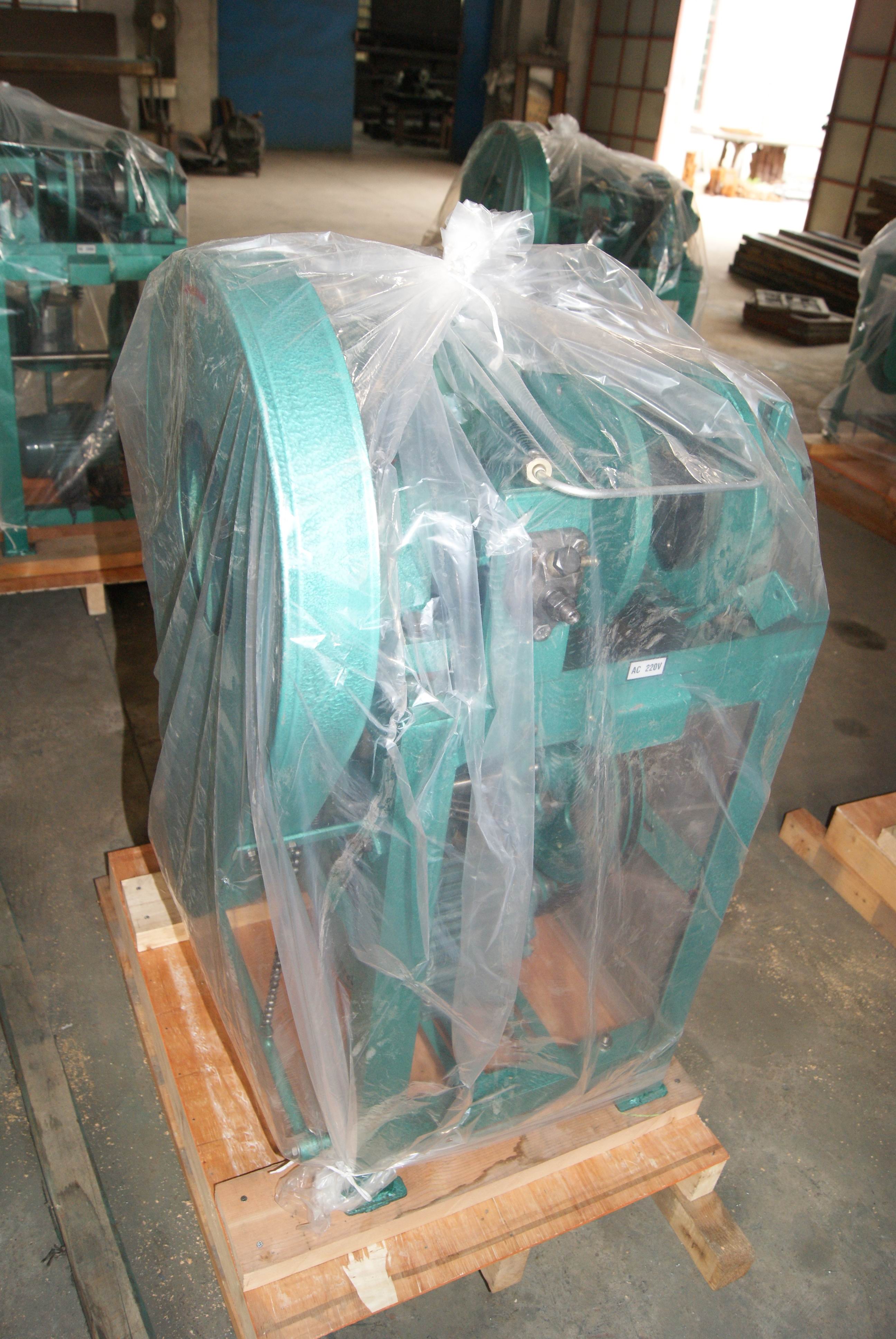 China factory supply Semi Automatic Shoelace Tipping Machine - Image 2