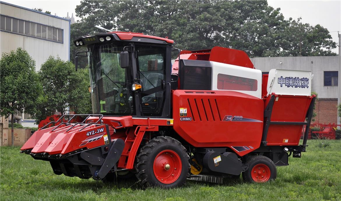 Detailed view of the harvesting header and machine body