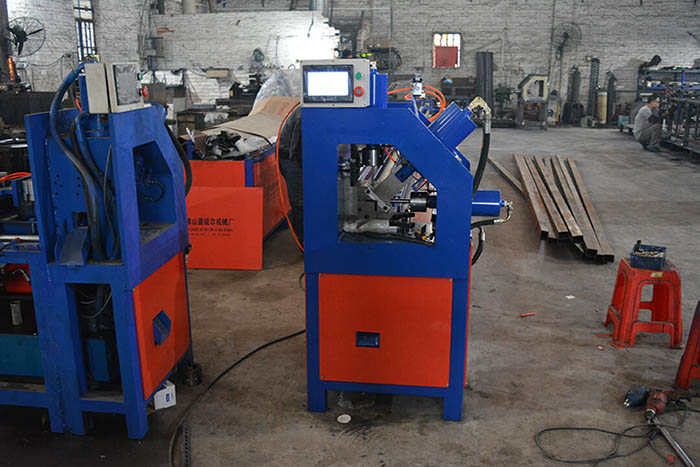 CNC Hydraulic Angle Steel Punching Machine - Image 3