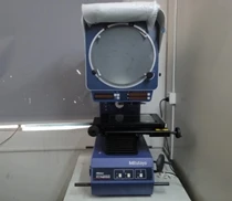 Optical comparator for dimensional verification