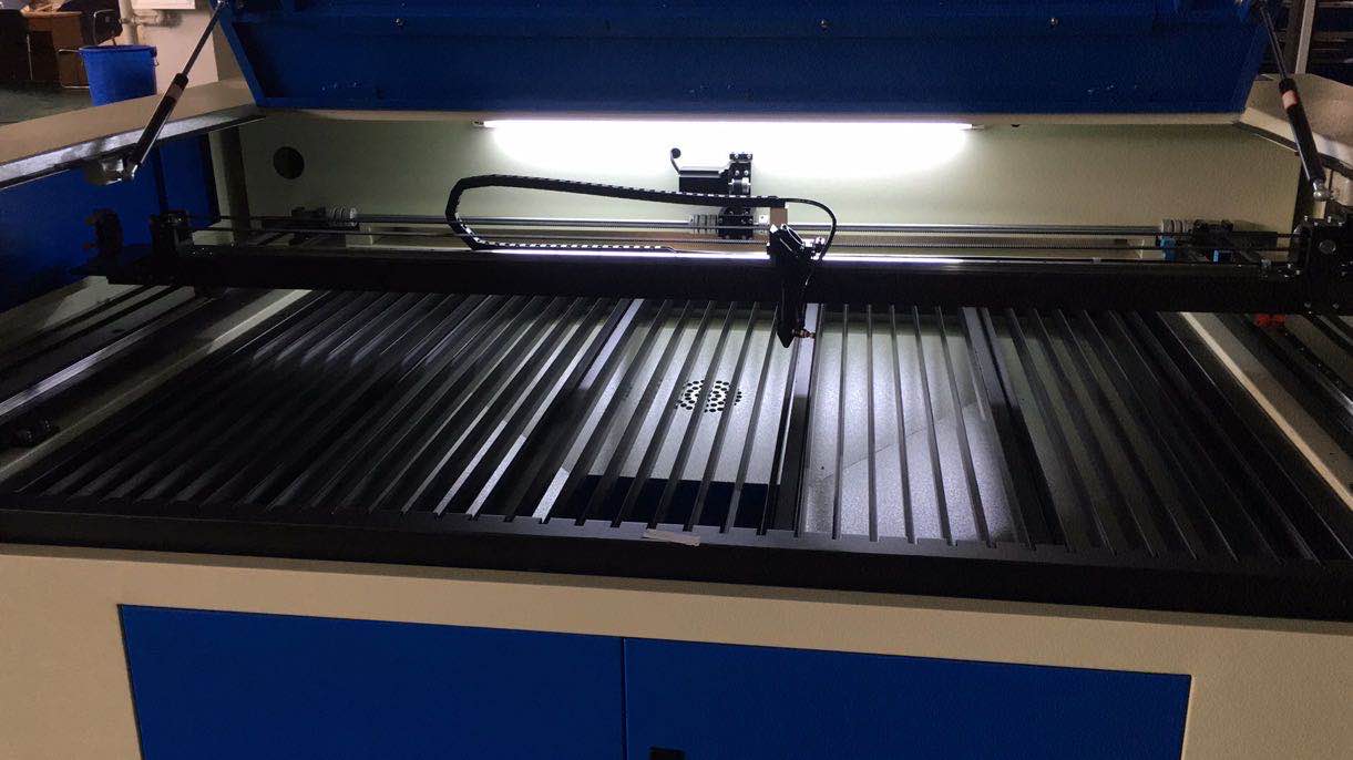CO2 laser cutting machine - Image 2