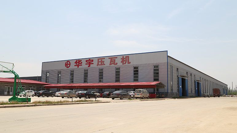 High-precision color glazed roof tile forming machine