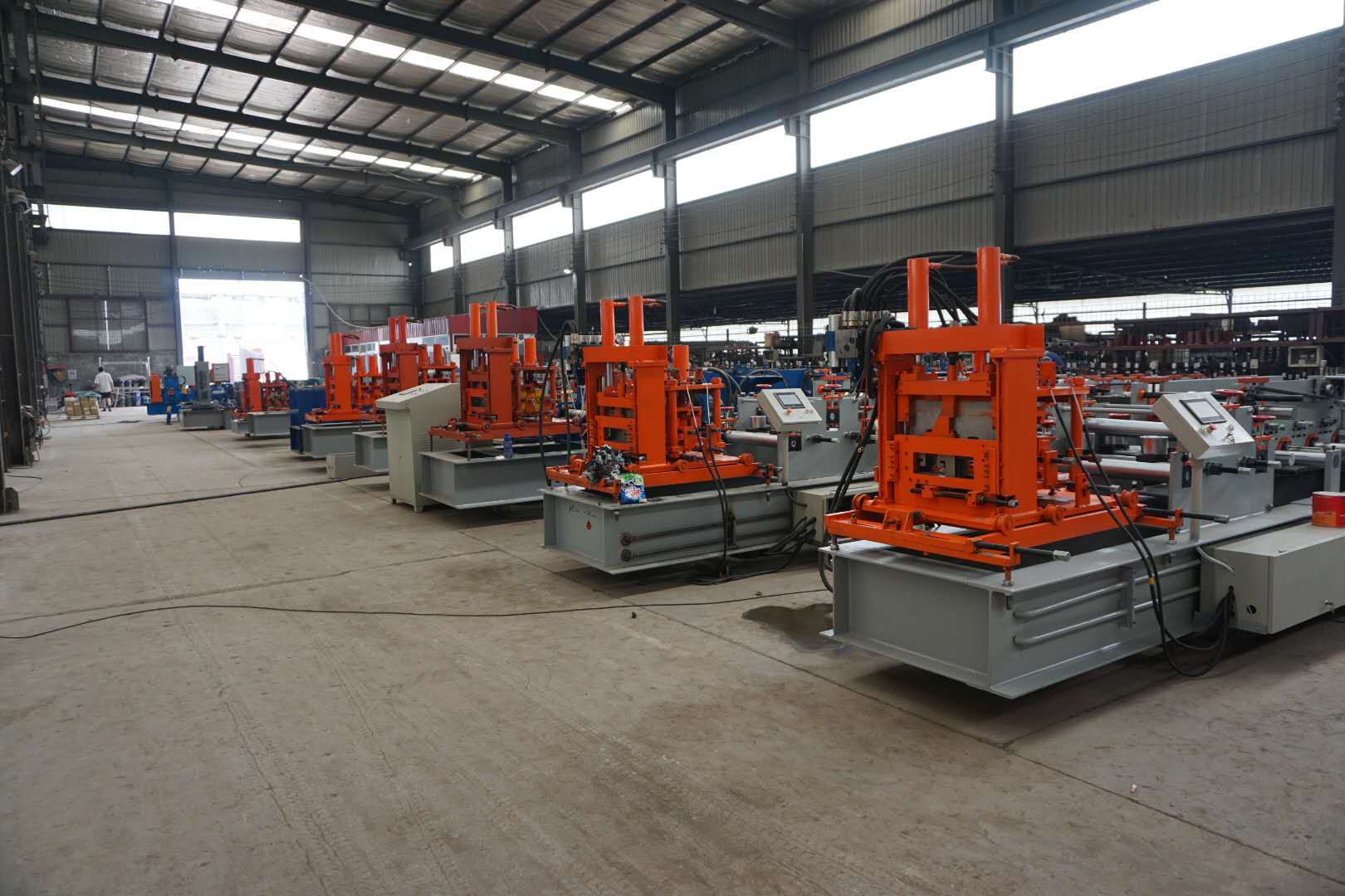 Roll forming machine with orange structures