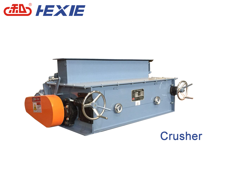 Robust crusher mechanism for raw material processing