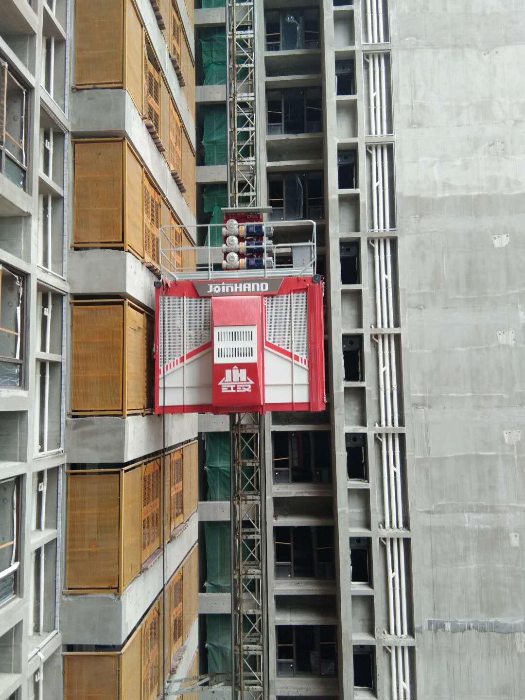construction hoist - Image 2