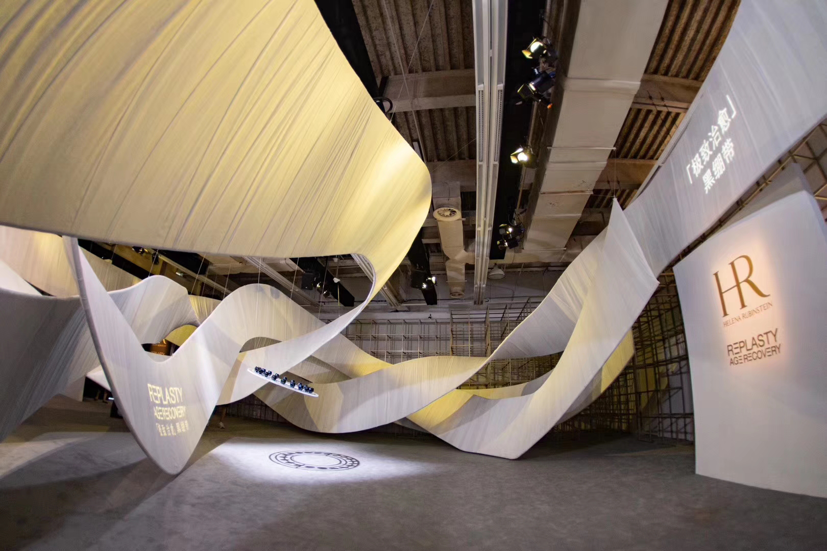 Illuminated Retail Display Showcase