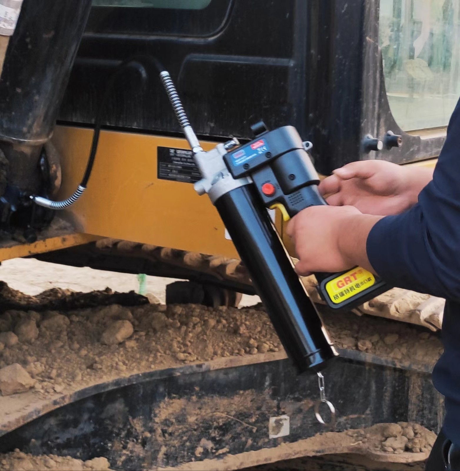 cordless grease gun for Europe market - Image 2