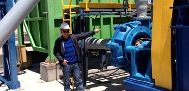Industrial centrifugal pump for abrasive slurries