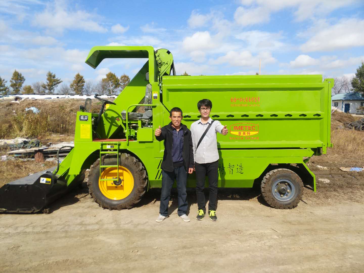 Mobile cow dung collector operating in a farm environment