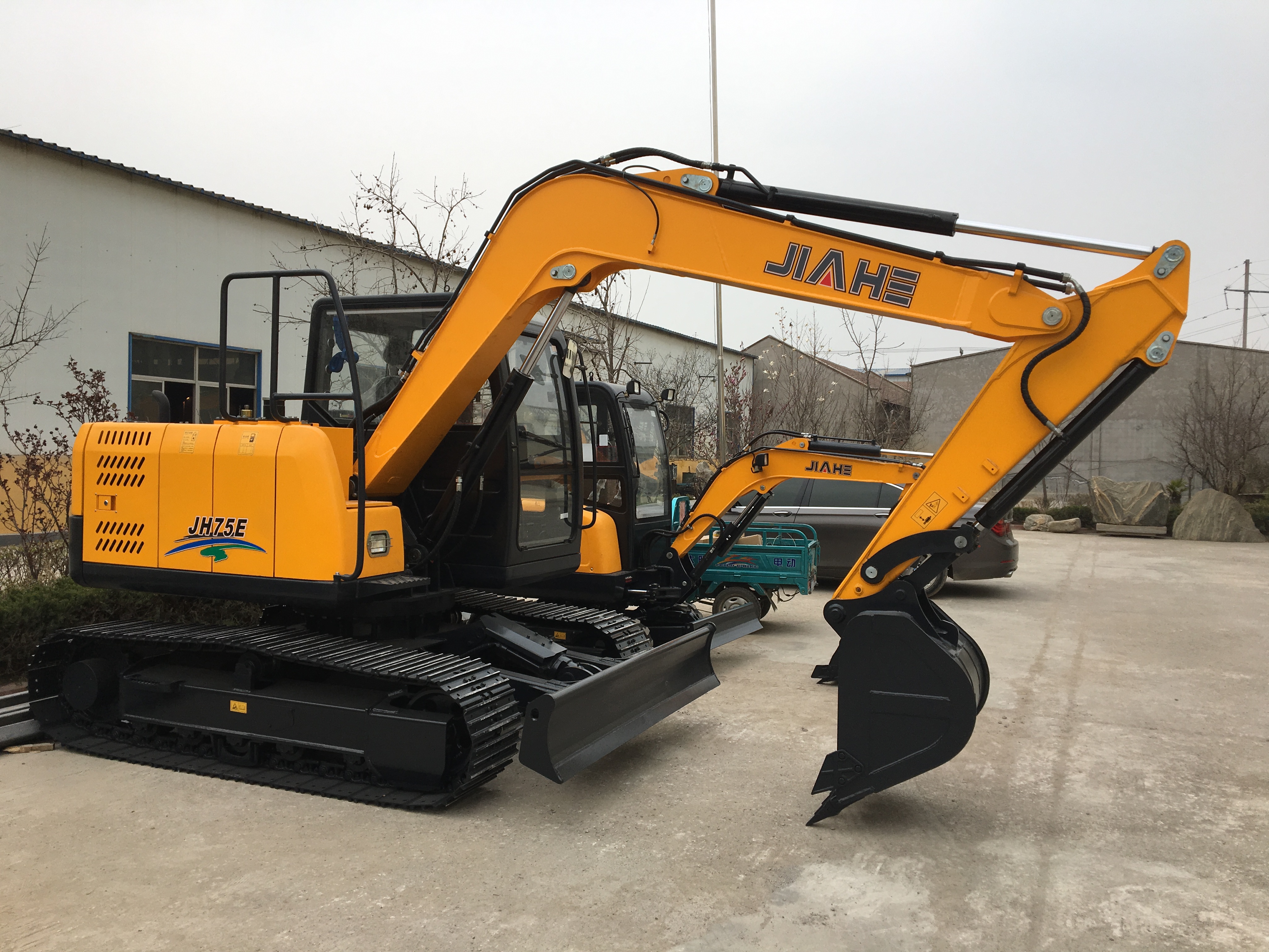 cralwer excavator - Image 2