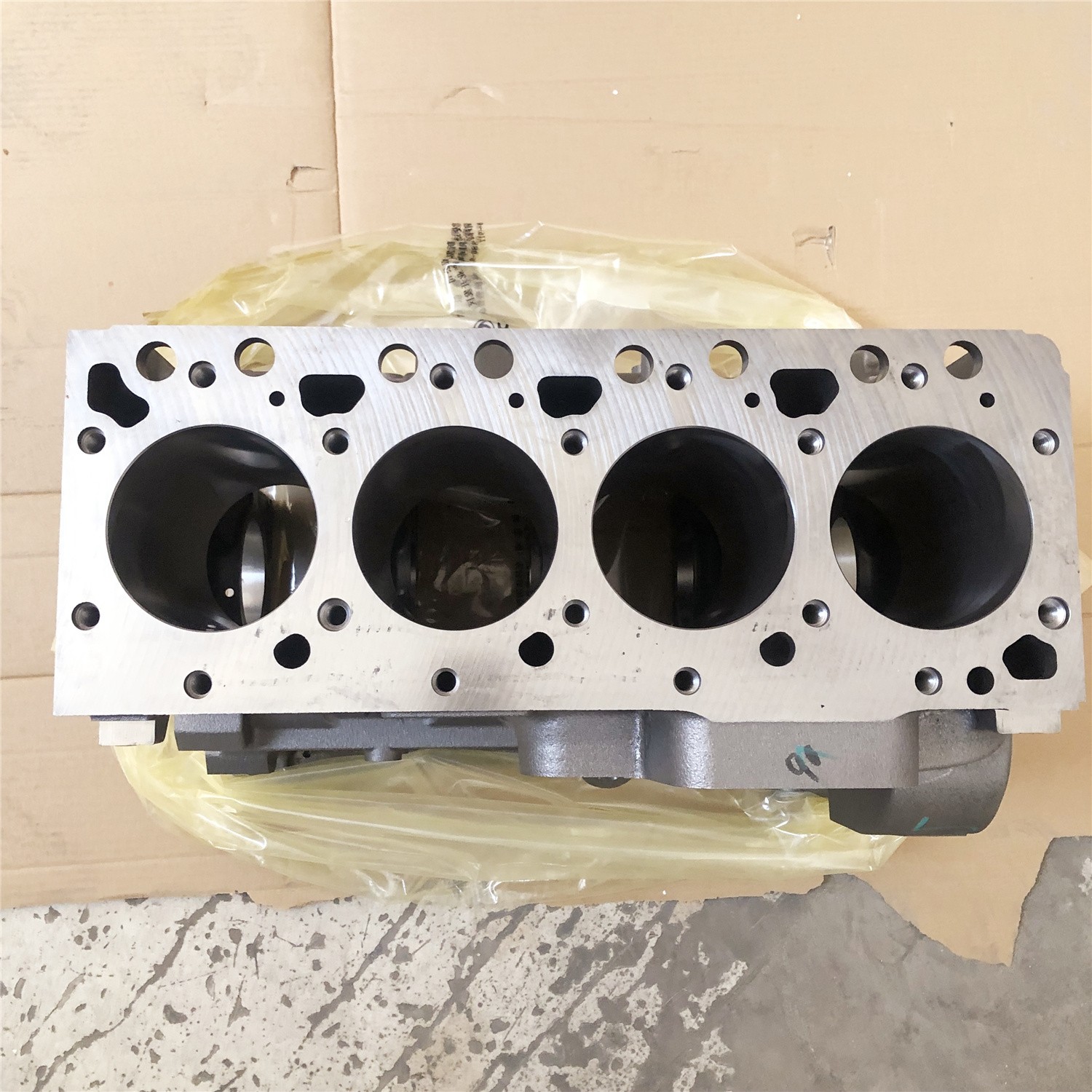Cummins Original 4BT3.9 Cylinder Block Crankcase 4991816 3903920 - Image 3