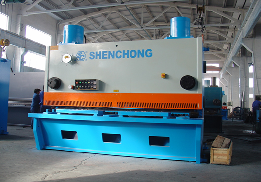 Metal Cutting and Folding Machine