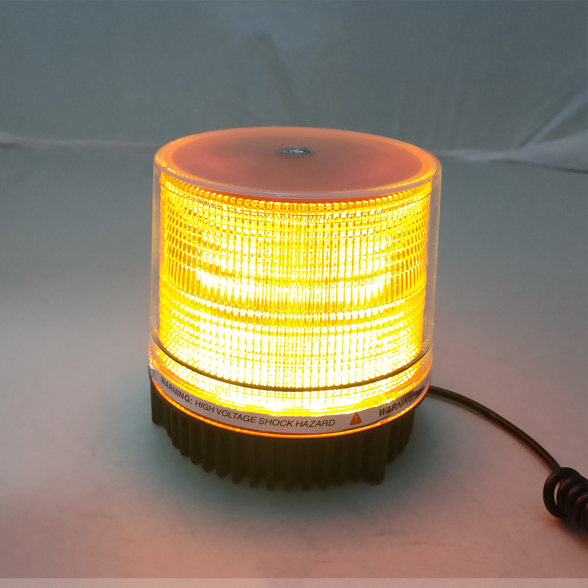 Amber LED strobe beacon with magnetic base