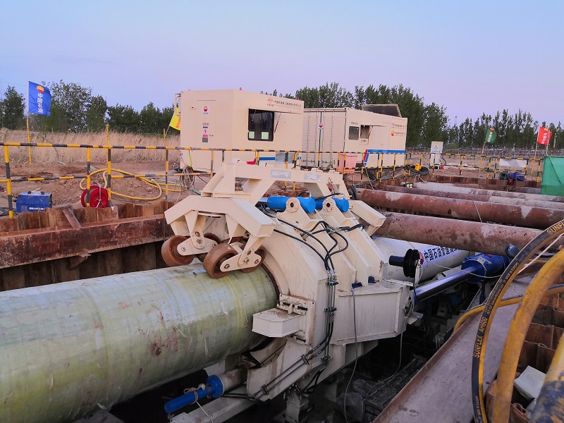 Direct pipe laying machine on jobsite