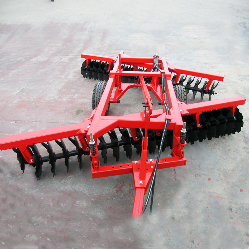 Heavy-duty hydraulic offset disc harrow in a field