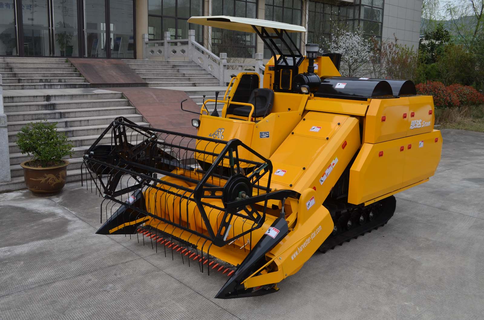 Double threshing whole feeding combine harvester - Image 2