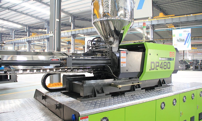Side view of the DP series two-platen injection molding machine