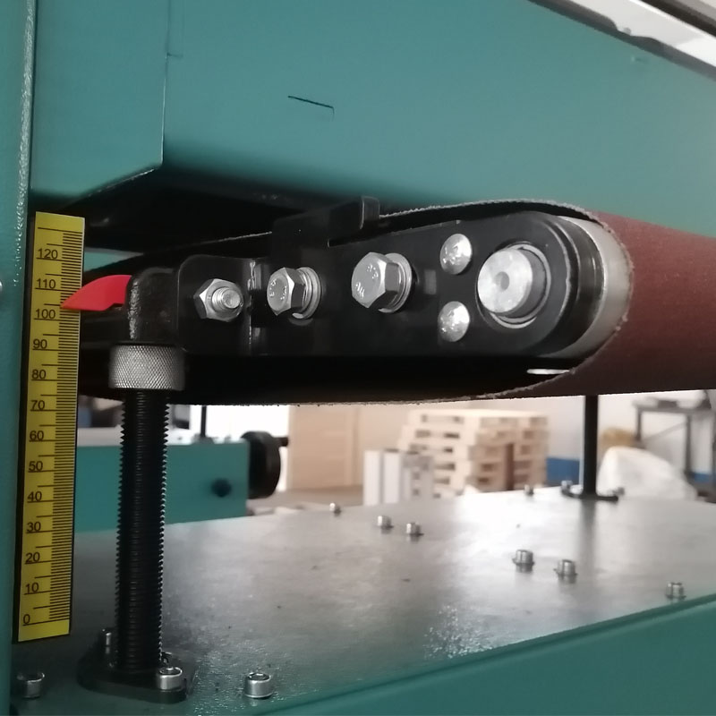 Height adjustment scale and knob
