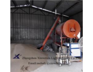 Inclined conveyor and mixing drum assembly