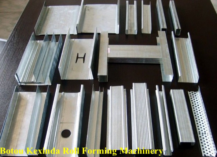 Roll forming machine for drywall profiles