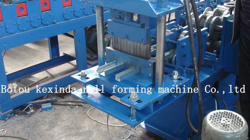 Side view of the roll forming machine with cutting mechanism