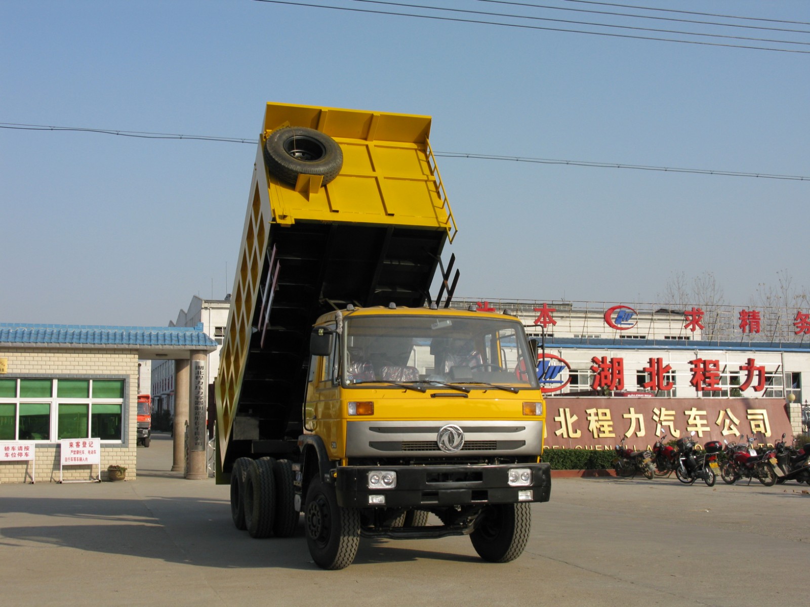 DUMP TRUCK - Image 3