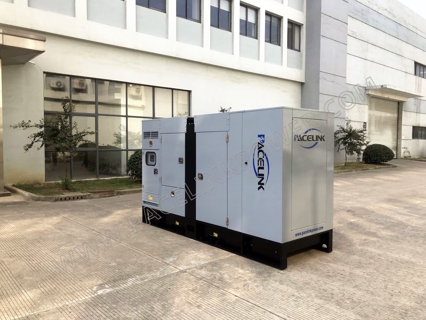Economic Soundproof/ Weatherproof Diesel Genset Powered with Cummins Engine with Ce/ISO - Image 2