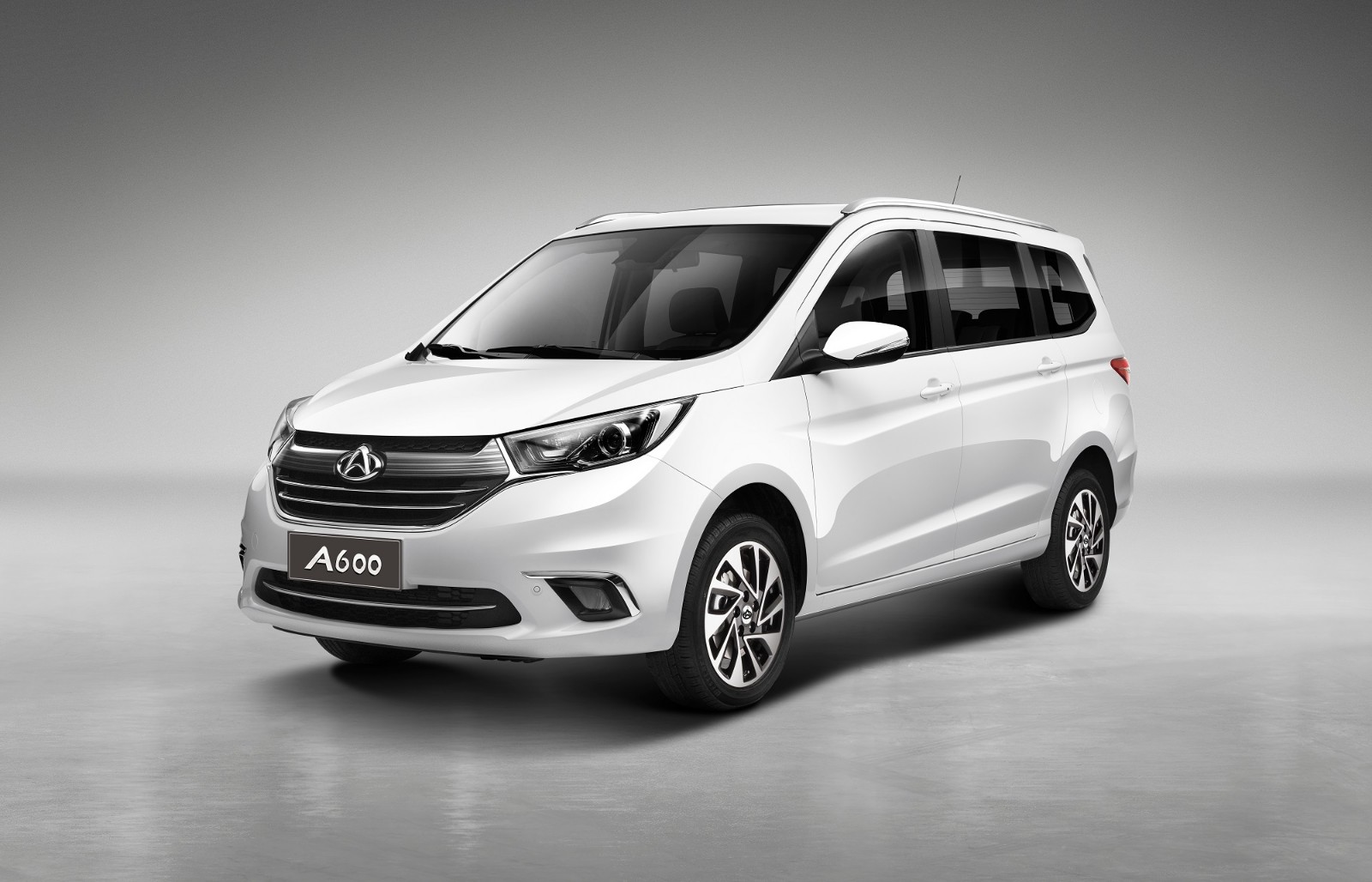 All-Electric Minivan with 405km Range
