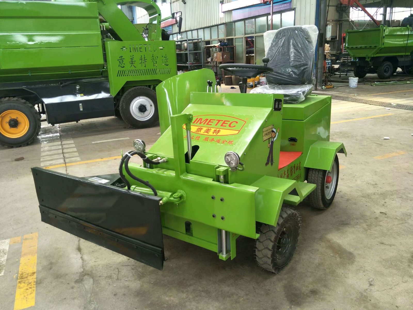 Electric feed pusher for cow farm - Image 2