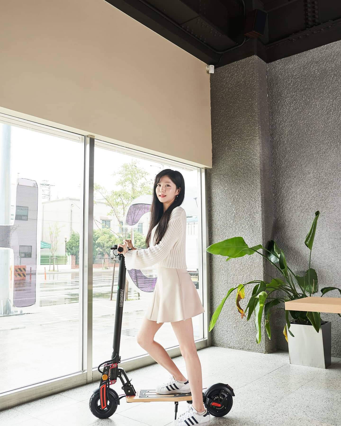 Electric scooter - Image 2