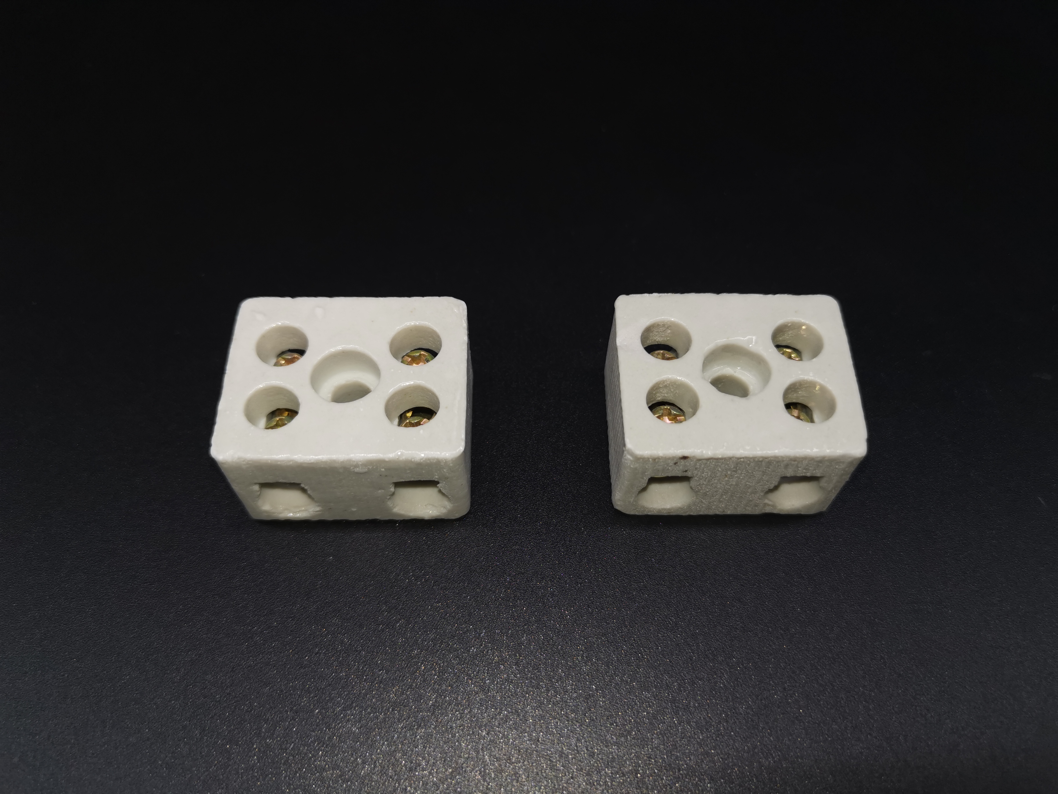 Electrical ceramic terminal for wire connection - Image 2