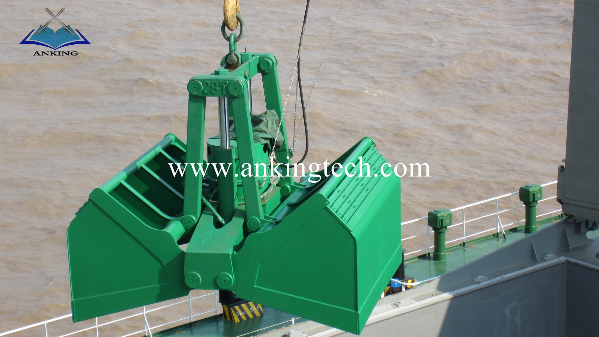 Electro-hydraulic clamshell grab for marine cargo ship - Image 2