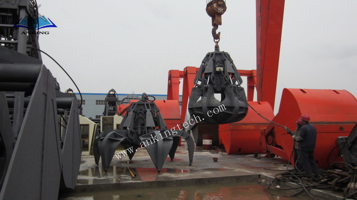 Electro-Hydraulic Orange Peel Grab for Scrap Handling