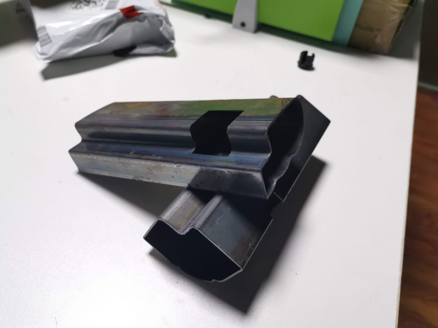 Enclosed Metal tube fiber laser cutter - Image 2