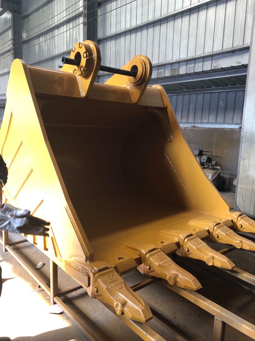 Excavator bucet - Image 3